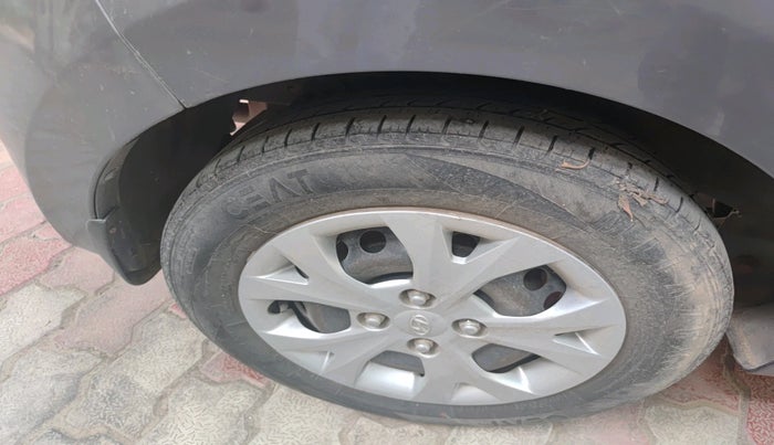 2015 Hyundai Grand i10 MAGNA 1.2 KAPPA VTVT, Petrol, Manual, 1,09,371 km, tyre