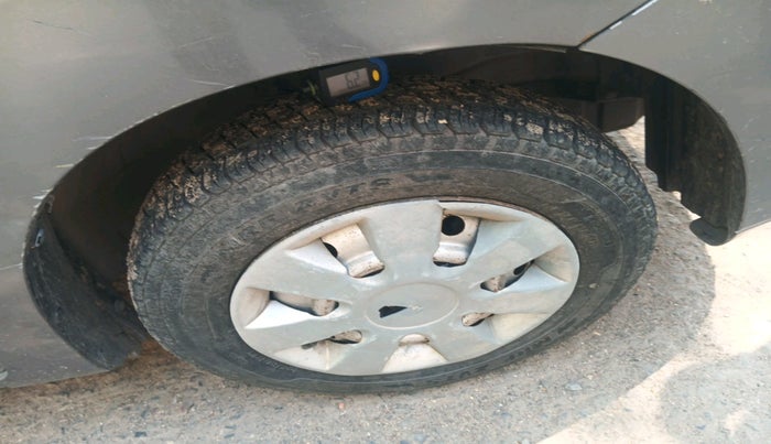 2012 Maruti Wagon R 1.0 LXI, Petrol, Manual, 74,253 km, tyre