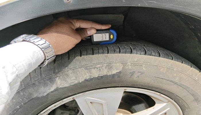 2012 Mahindra XUV500 W8, Diesel, Manual, 1,60,096 km, tyre