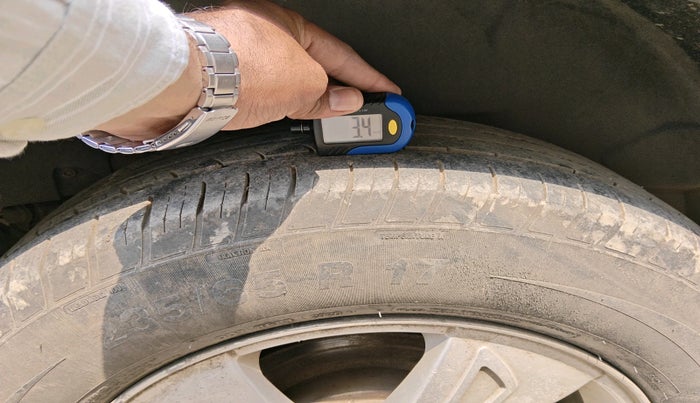 2012 Mahindra XUV500 W8, Diesel, Manual, 1,60,096 km, tyre