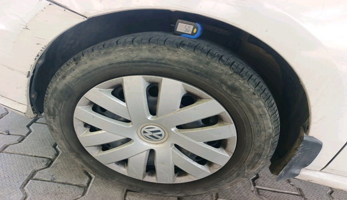 2016 Volkswagen Ameo TRENDLINE 1.0L, Petrol, Manual, 60,165 km, tyre