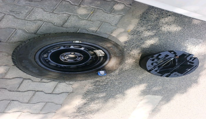 2016 Volkswagen Ameo TRENDLINE 1.0L, Petrol, Manual, 60,165 km, tyre