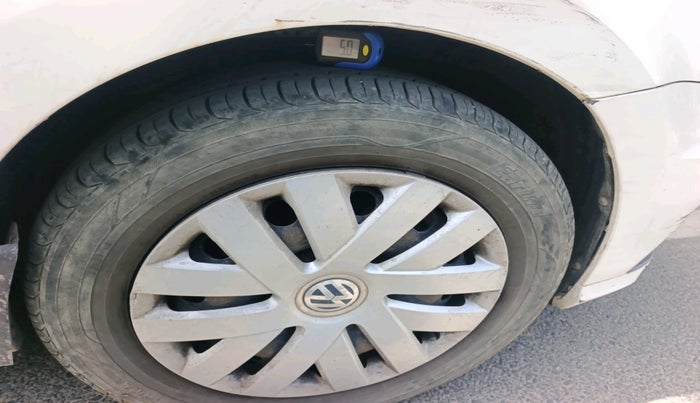 2016 Volkswagen Ameo TRENDLINE 1.0L, Petrol, Manual, 60,165 km, tyre