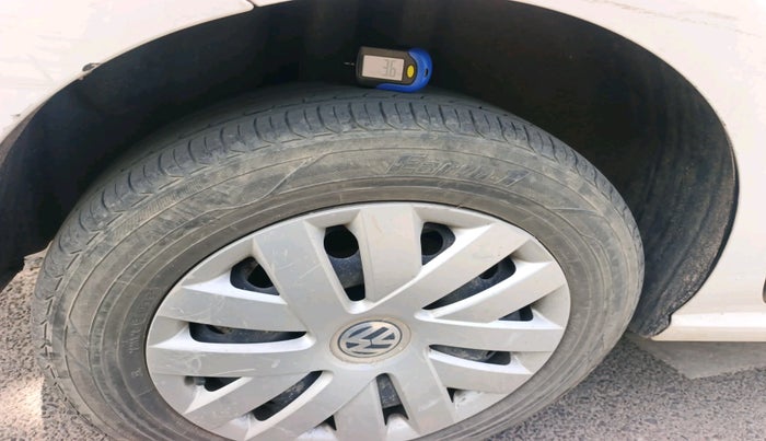 2016 Volkswagen Ameo TRENDLINE 1.0L, Petrol, Manual, 60,165 km, tyre