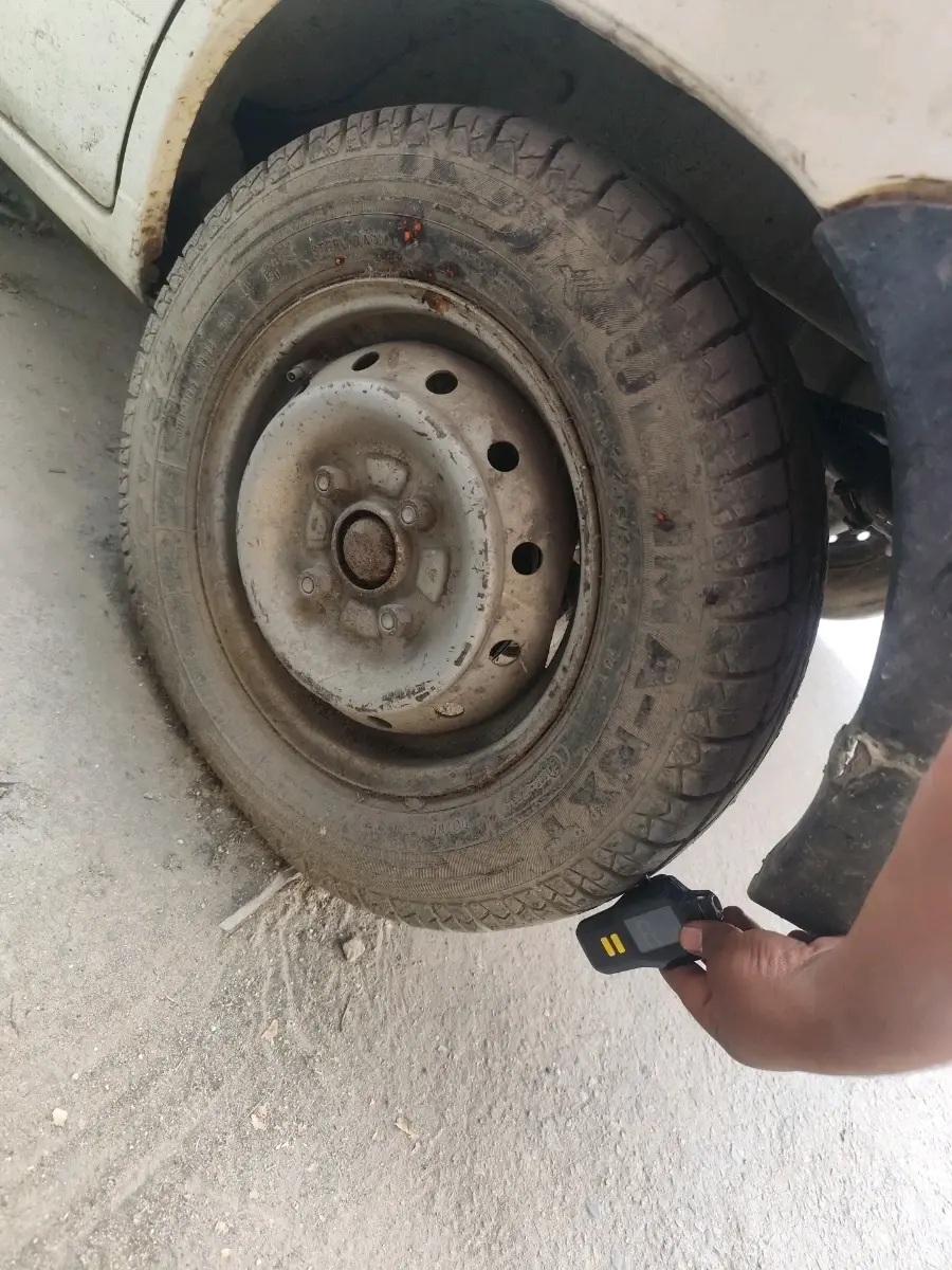 2012 Maruti Alto LXI CNG, CNG, Manual, 1,00,000 km, tyre