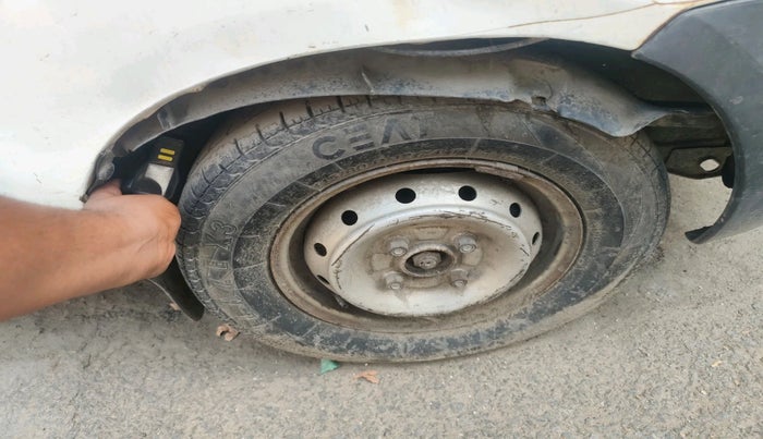 2012 Maruti Alto LXI CNG, CNG, Manual, 1,00,000 km, tyre