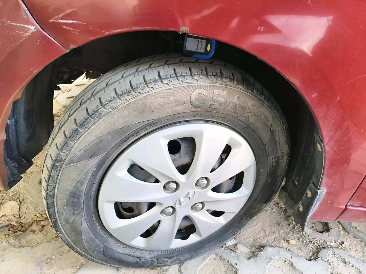 2011 Hyundai i10 MAGNA 1.2, Petrol, Manual, 1,14,609 km, tyre