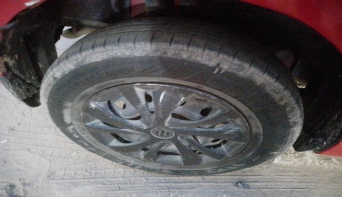 2023 Maruti Swift VXI CNG, CNG, Manual, 1,35,819 km, tyre