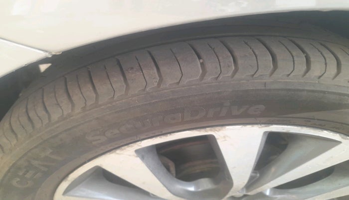 2016 Hyundai Verna 1.6 VTVT SX, CNG, Manual, 61,068 km, tyre