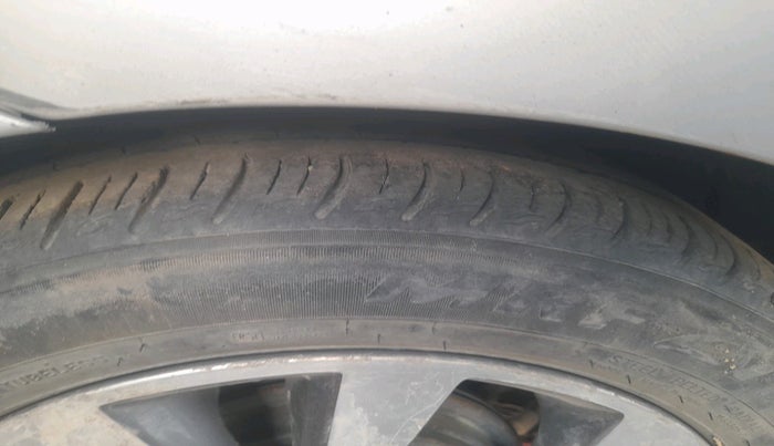 2016 Hyundai Verna 1.6 VTVT SX, CNG, Manual, 61,068 km, tyre