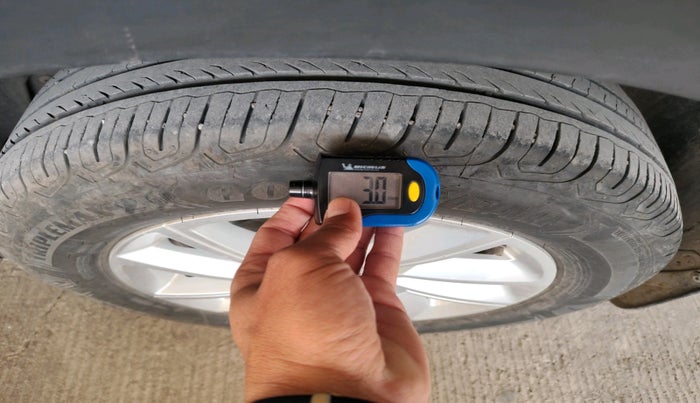 2023 Volkswagen TAIGUN HIGHLINE 1.0 TSI MT, Petrol, Manual, 24,975 km, tyre