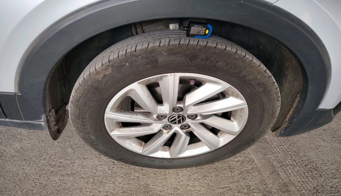 2023 Volkswagen TAIGUN HIGHLINE 1.0 TSI MT, Petrol, Manual, 24,975 km, tyre