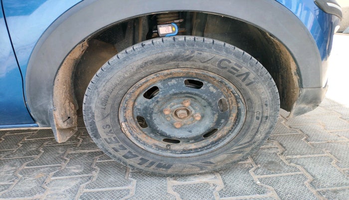 2021 Renault TRIBER RXE MT, Petrol, Manual, 78,872 km, tyre