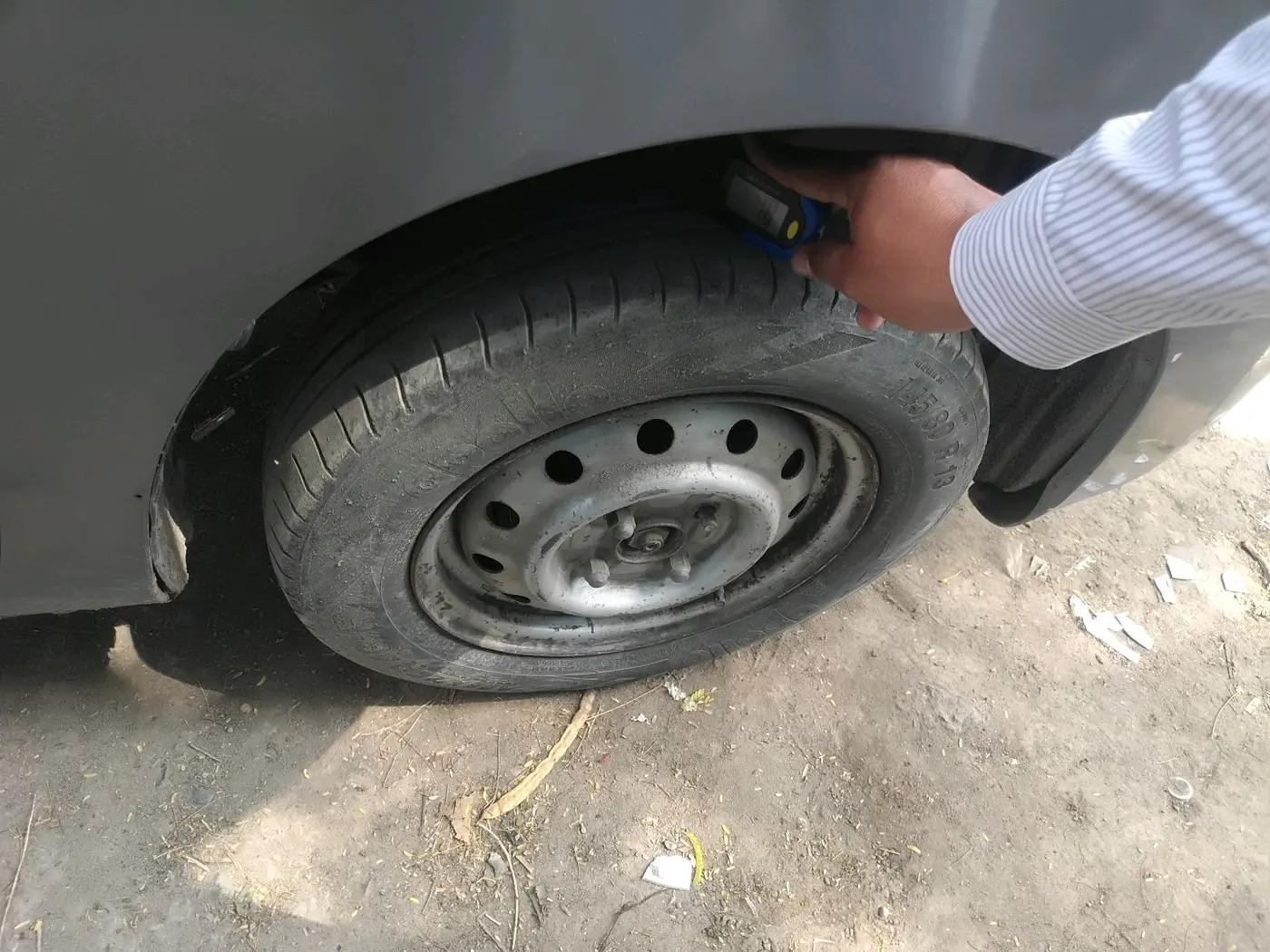 2012 Maruti Wagon R 1.0 LXI, CNG, Manual, 1,69,848 km, tyre