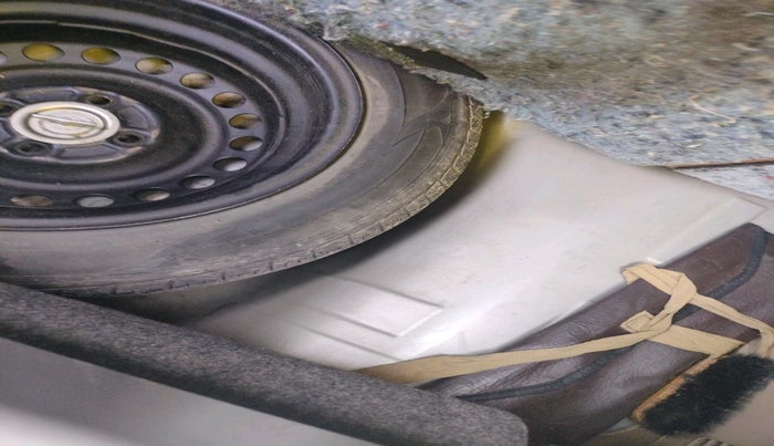 2012 Honda Brio V MT, Petrol, Manual, 99,159 km, tyre