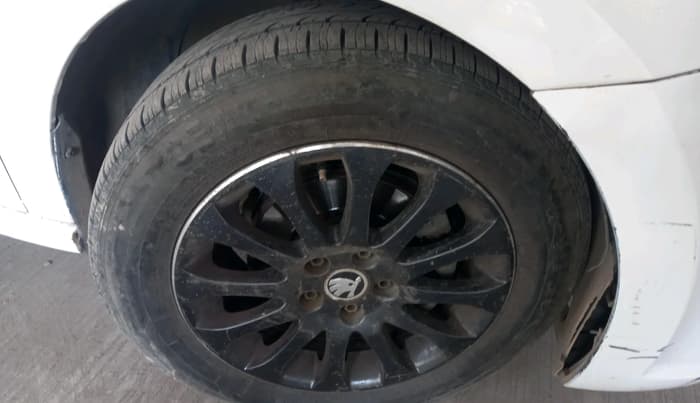 2015 Skoda Rapid 1.5 TDI CR ELEGANCE AT, Diesel, Automatic, 82,697 km, tyre