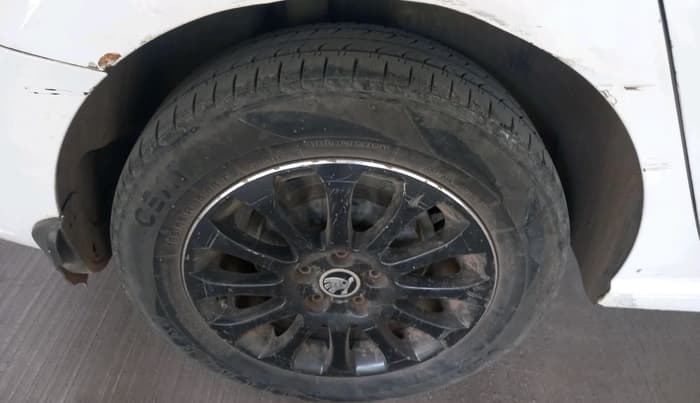 2015 Skoda Rapid 1.5 TDI CR ELEGANCE AT, Diesel, Automatic, 82,697 km, tyre