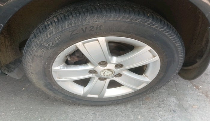 2012 Skoda Laura AMBIENTE 2.0 TDI CR MT, Diesel, Manual, 67,935 km, tyre