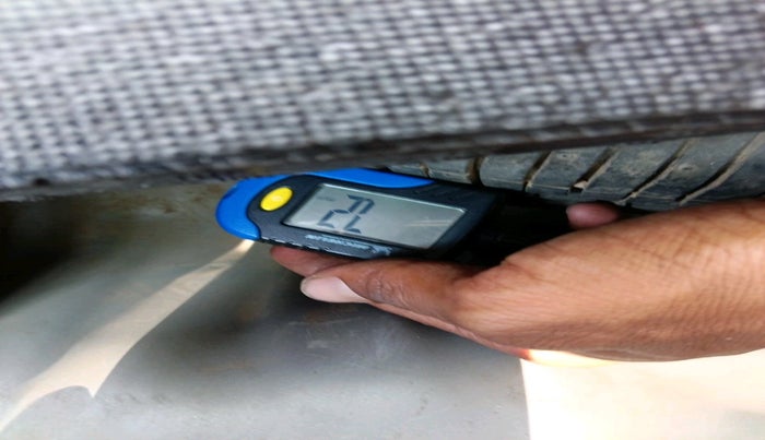 2011 Honda Civic 1.8L I-VTEC V AT SUNROOF, Petrol, Automatic, 1,18,067 km, tyre