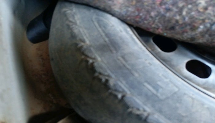 2011 Ford Figo ZXI 1.4 DIESEL, Diesel, Manual, 2,54,343 km, tyre