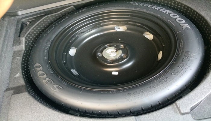 2018 Audi Q3 35 TDI Quattro, Diesel, Automatic, 1,42,249 km, tyre