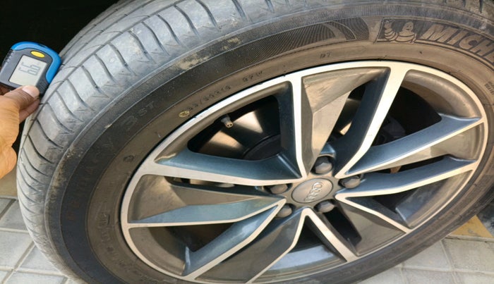 2018 Audi Q3 35 TDI Quattro, Diesel, Automatic, 1,42,249 km, tyre