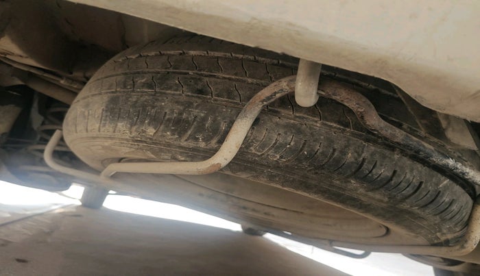 2015 Maruti Ertiga VXI CNG, CNG, Manual, 2,71,105 km, tyre