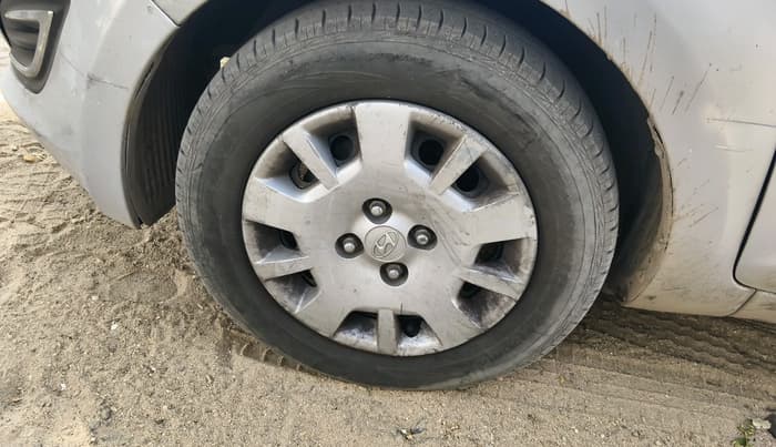 2014 Hyundai i20 MAGNA (O) 1.2, Petrol, Manual, 82,460 km, tyre