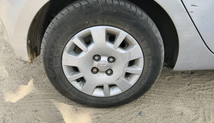 2014 Hyundai i20 MAGNA (O) 1.2, Petrol, Manual, 82,460 km, tyre