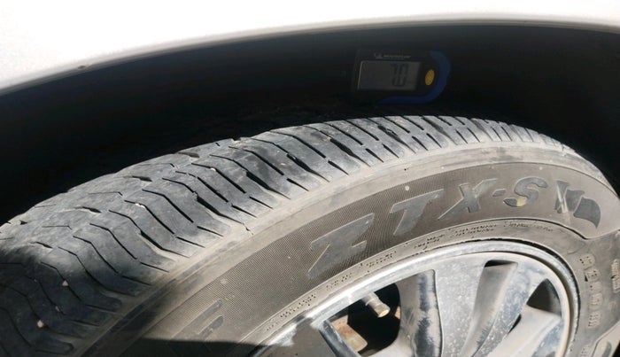 2015 Toyota Innova 2.5 VX 8 STR, Diesel, Manual, 62,503 km, tyre