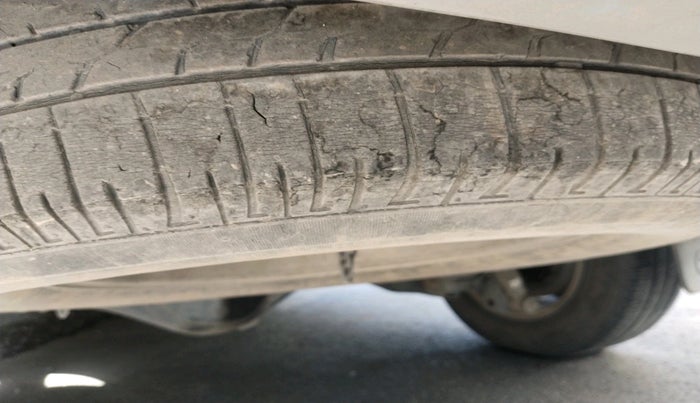 2015 Toyota Innova 2.5 VX 8 STR, Diesel, Manual, 62,503 km, tyre