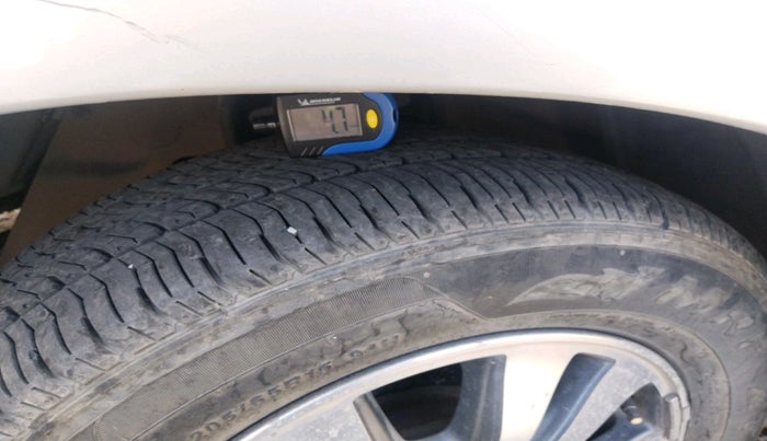 2015 Toyota Innova 2.5 VX 8 STR, Diesel, Manual, 62,503 km, tyre