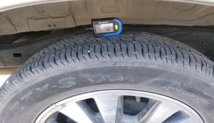 2015 Toyota Innova 2.5 VX 8 STR, Diesel, Manual, 62,503 km, tyre