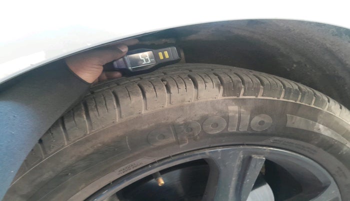 2013 Volvo XC 60 D5 SUMMUM, Diesel, Automatic, 1,38,050 km, tyre