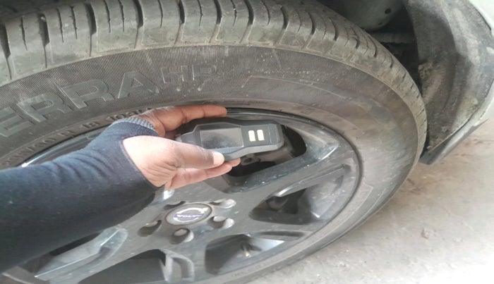 2013 Volvo XC 60 D5 SUMMUM, Diesel, Automatic, 1,38,050 km, tyre