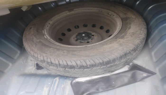 2013 Renault Scala RXE PETROL, Petrol, Manual, 24,257 km, tyre