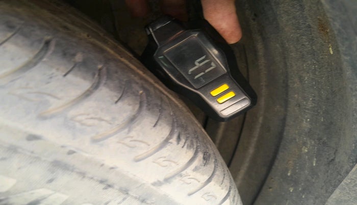 2022 KIA CARENS PRESTIGE PLUS 1.4 PETROL DCT 7 STR, Petrol, Automatic, 29,643 km, tyre