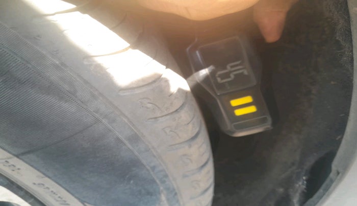 2022 KIA CARENS PRESTIGE PLUS 1.4 PETROL DCT 7 STR, Petrol, Automatic, 29,643 km, tyre