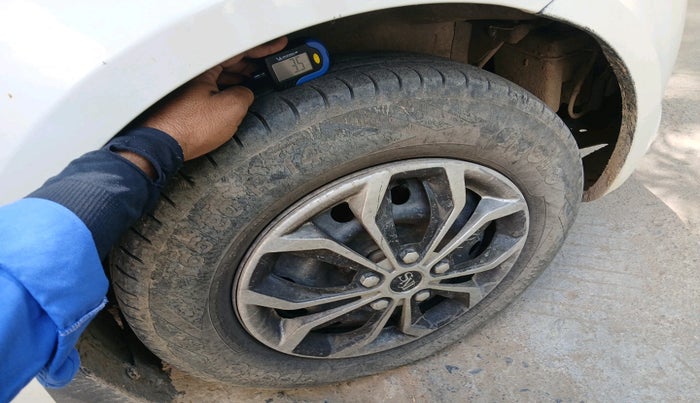 2011 Maruti Swift VDI, Diesel, Manual, 1,64,831 km, tyre