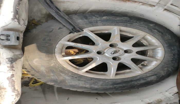 2013 Mahindra Verito 1.5 D6, Diesel, Manual, 2,19,283 km, tyre