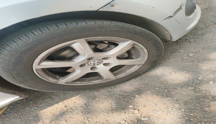 2013 Volkswagen Vento HIGHLINE DIESEL 1.6, Diesel, Manual, 2,51,241 km, tyre