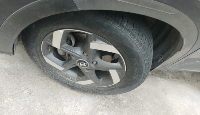 2020 Hyundai VENUE SX (O) 1.5 CRDI, Diesel, Manual, 84,041 km, tyre