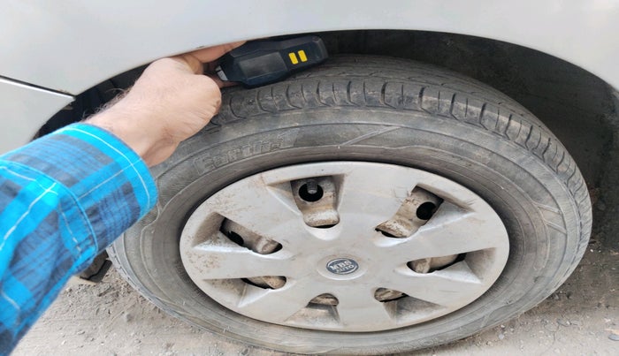 2013 Maruti Wagon R 1.0 LXI CNG, CNG, Manual, 1,60,353 km, tyre