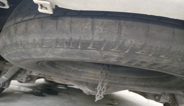 2021 Toyota Innova Crysta 2.4 GX 8 STR, Diesel, Manual, 1,37,355 km, tyre