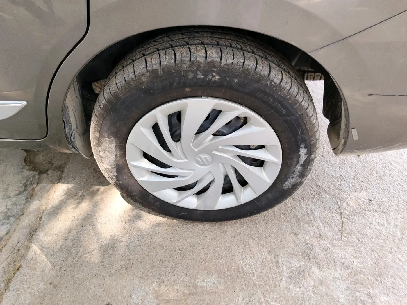 2021 Maruti Ertiga VXI CNG, CNG, Manual, 41,501 km, tyre