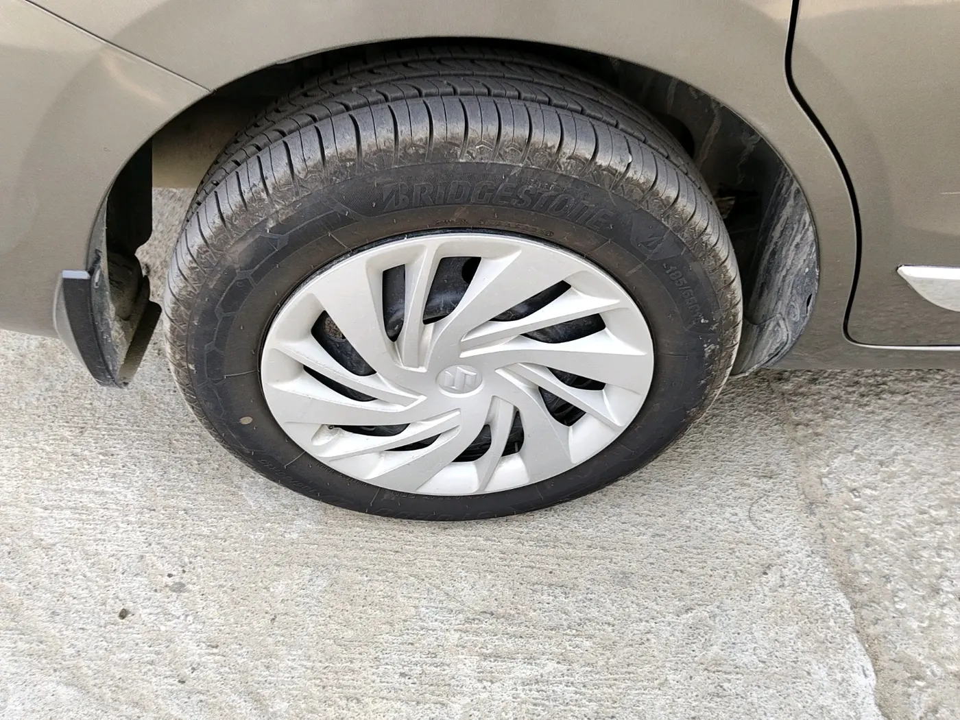 2021 Maruti Ertiga VXI CNG, CNG, Manual, 41,501 km, tyre