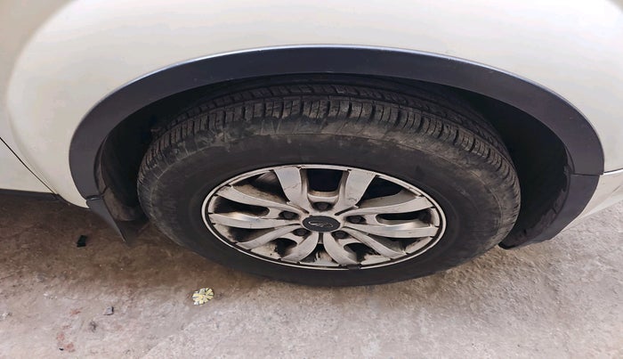 2016 Mahindra XUV500 W10 AT 1.99, Diesel, Automatic, 95,784 km, tyre