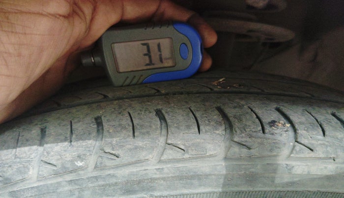 2017 Maruti Baleno DELTA PETROL 1.2, CNG, Manual, 66,617 km, tyre