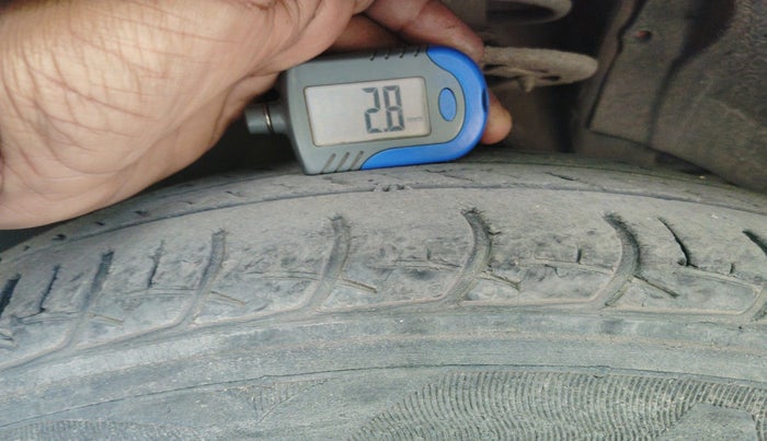 2017 Maruti Baleno DELTA PETROL 1.2, CNG, Manual, 66,617 km, tyre