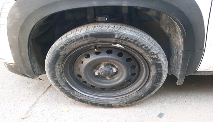 2022 Renault Kiger RXE MT, Petrol, Manual, 65,203 km, tyre